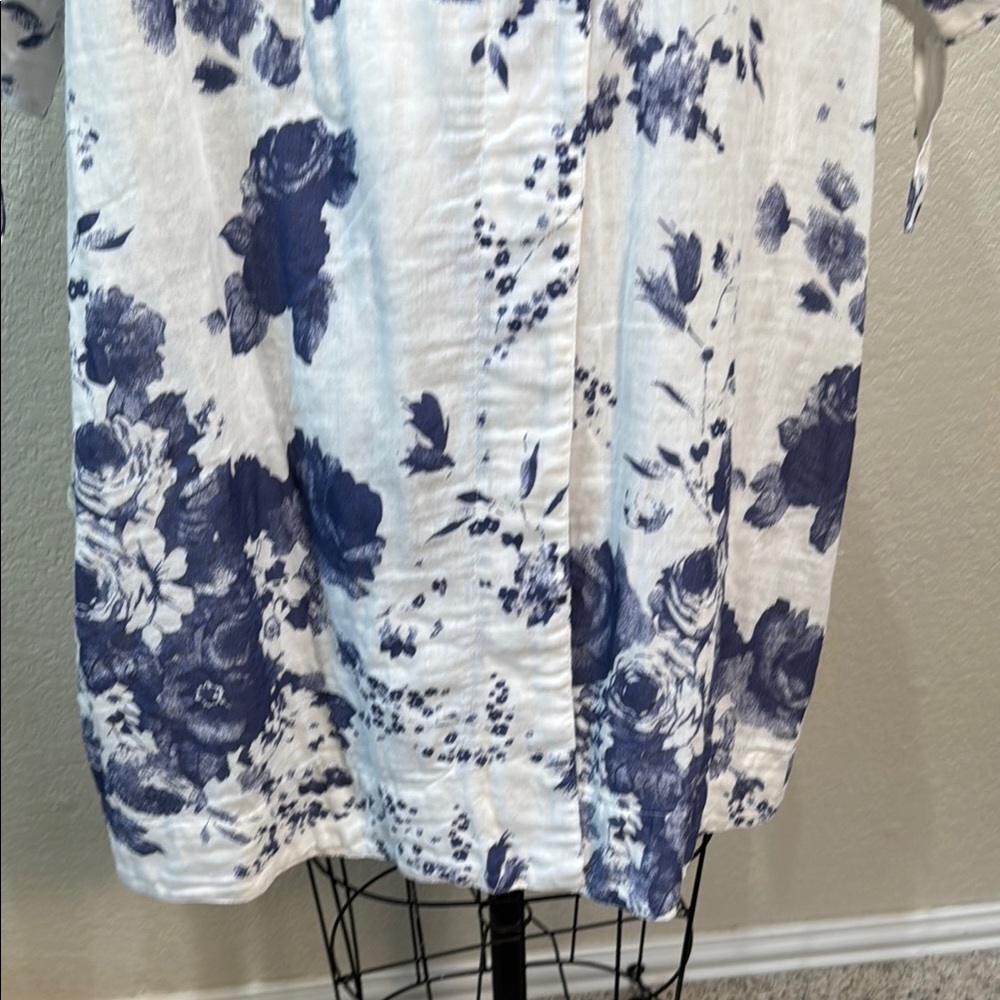 Women’s White & Navy Floral Waterfall Kimono - Picture 8 of 15